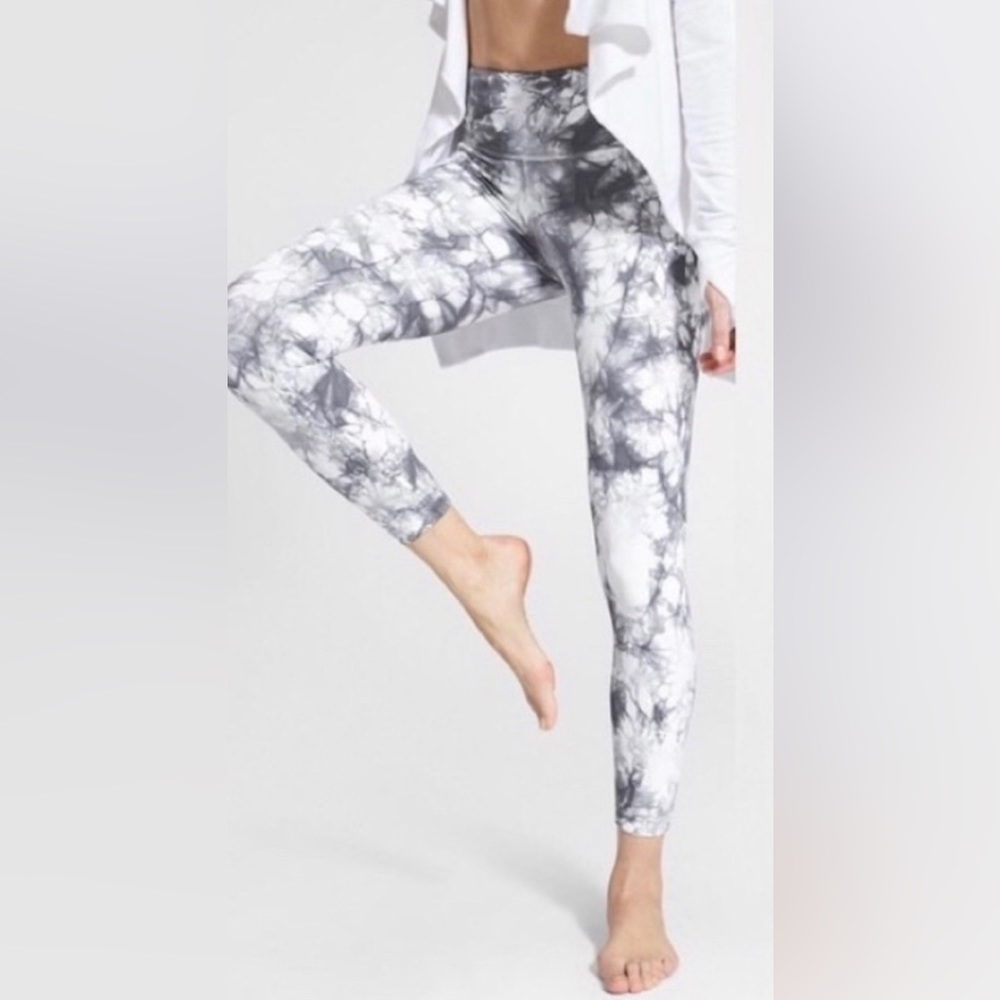 Athleta | Small gray and white tie dye salutation 7/8 ankle legging